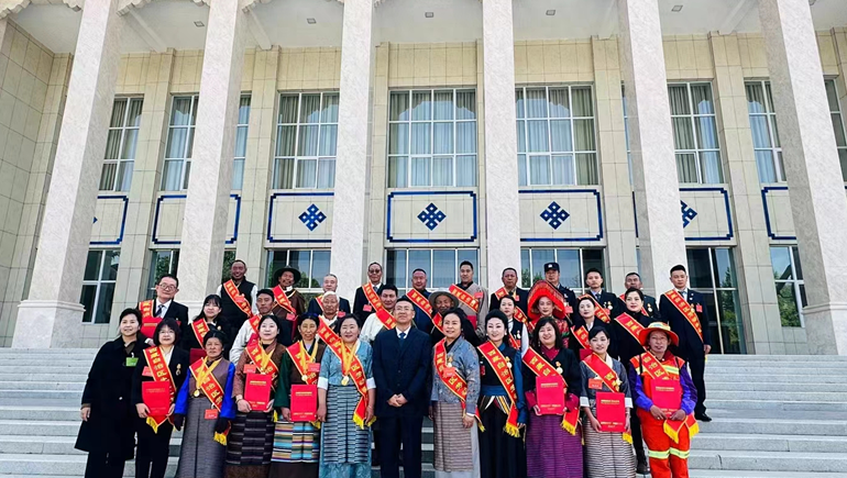 奇正青稞董事長程若瓊獲西藏自治區(qū)第六屆“勞動(dòng)模范”榮譽(yù)稱號