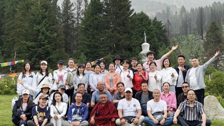 奇正集團(tuán)達(dá)爾宗圣湖祈?；顒?dòng)