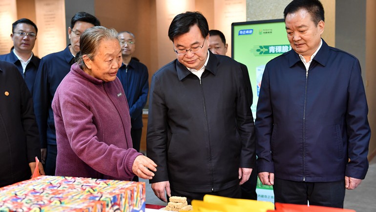 西藏·甘肅工作座談會(huì)在拉薩舉行，兩省區(qū)領(lǐng)導(dǎo)蒞臨奇正青稞考察